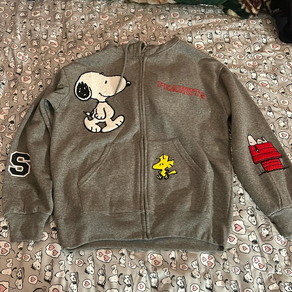 sam’s club peanuts snoopy grey hoodie